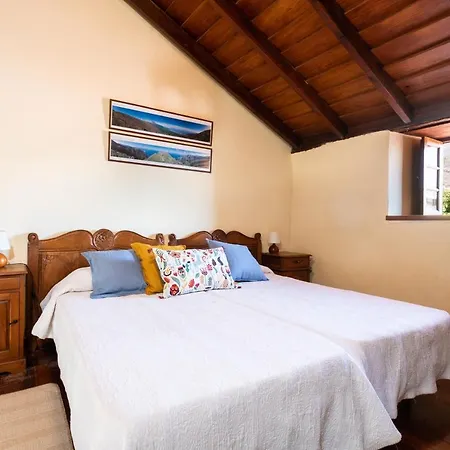 Casa Del Cura Viejo Kır Evi