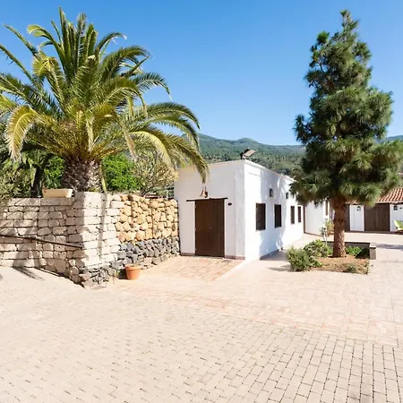 Casa Del Cura Viejo Kır Evi