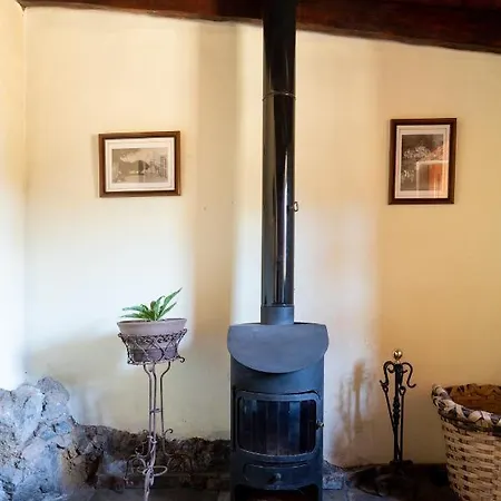 Casa Del Cura Viejo Kır Evi