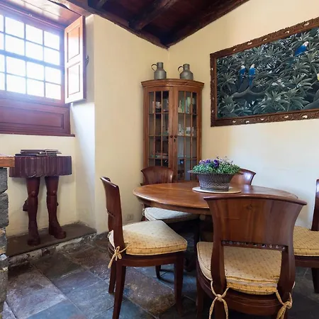 Casa Del Cura Viejo Kır Evi