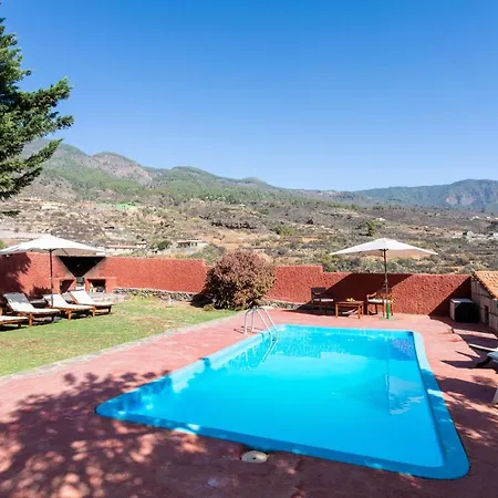 Casa Del Cura Viejo Kır Evi