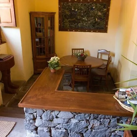 Casa Del Cura Viejo * Arafo