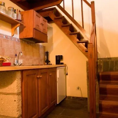 Casa Del Cura Viejo Kır Evi
